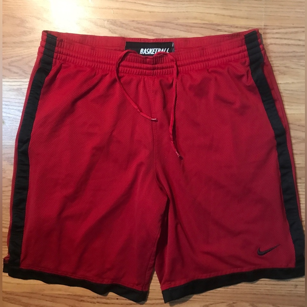 NIKE Basketball Retro Y2K Athletic Shorts M Red Black Oversized Single Swoosh